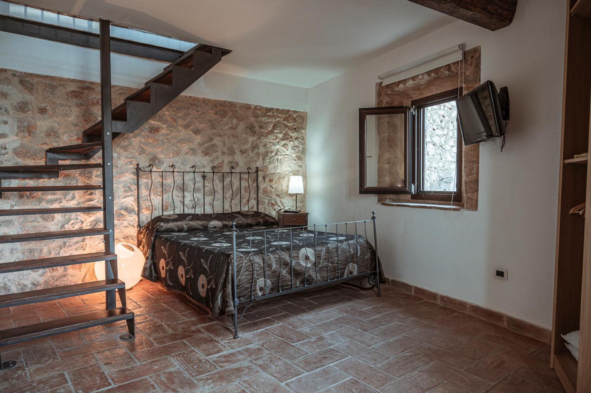 Bed and Breakfast Locanda Persei Prossedi Exterior foto